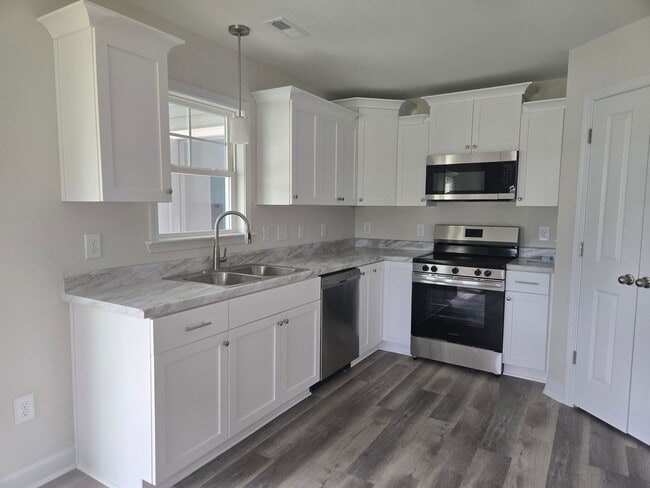 Building Photo - Brand new unfurnished 2 bedroom, 1 bath du...