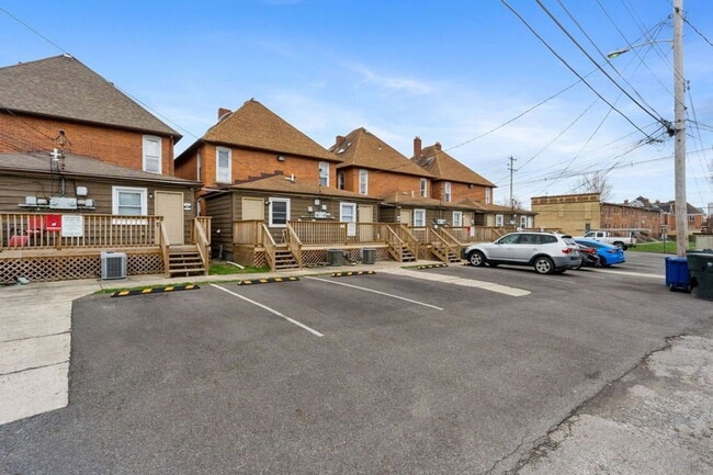 Building Photo - 1373 Indianola Ave