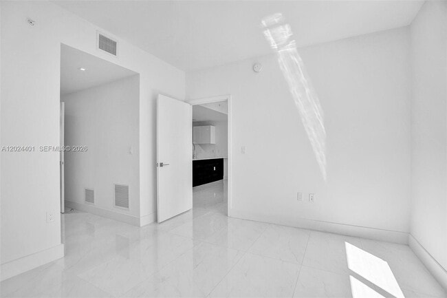 Building Photo - 301 Altara Ave