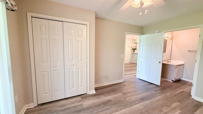 Building Photo - 619 Waterway Village Blvd