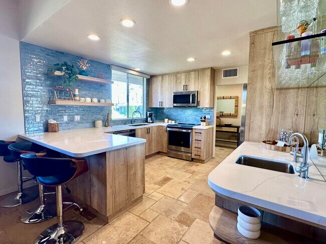 Building Photo - 76705 Sandpiper Dr