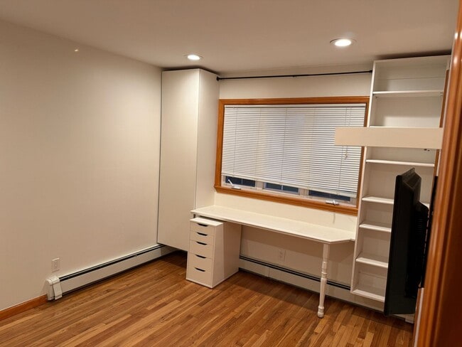 Building Photo - Charming 3BR apartment in East Meadow