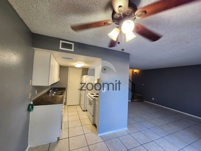 Building Photo - 4264 N 68th Dr