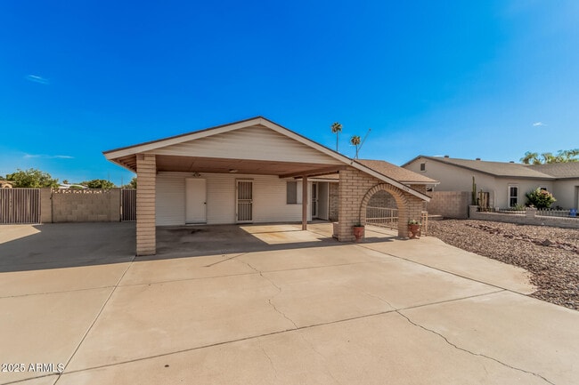 Building Photo - 5505 W Sunnyslope Ln