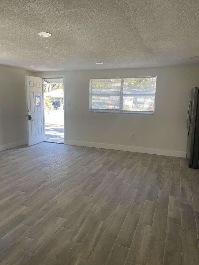 Building Photo - 1210 E 138th Ave