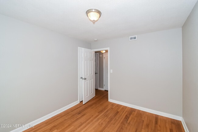 Building Photo - 6533 Burgundy Rd S