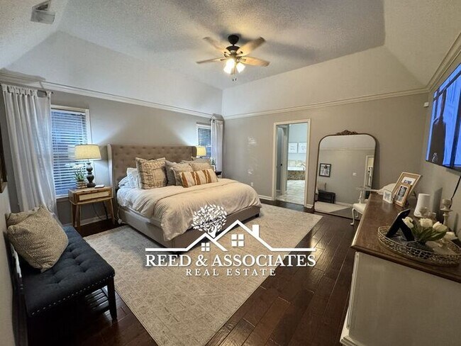 Building Photo - 4 bedrooms plus pool in Collierville!