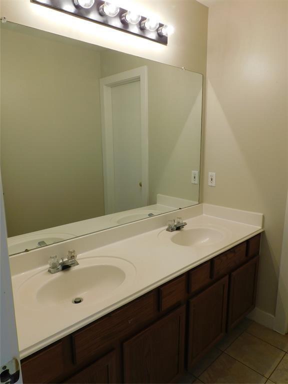 Building Photo - 6143 Settlers Lake Cir W