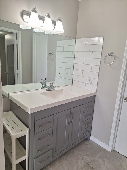 Building Photo - 9441 Live Oak Pl