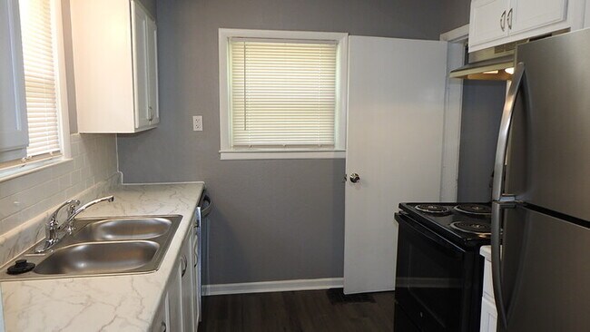 Building Photo - 3bed 2 bath in Indepedence