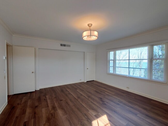 Building Photo - 3222 E Hampshire St