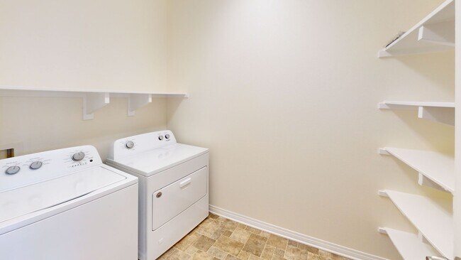 Building Photo - 515 Surfbird Ln