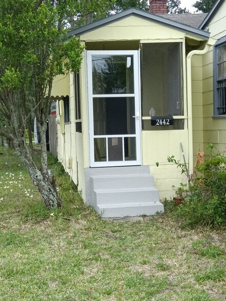 Building Photo - 2442 Ridgewood Rd