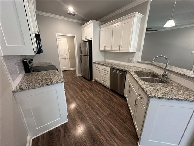 Building Photo - Magnolia Park #10722