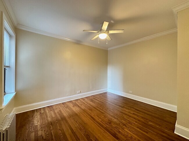 Building Photo - 1364 E 52nd St