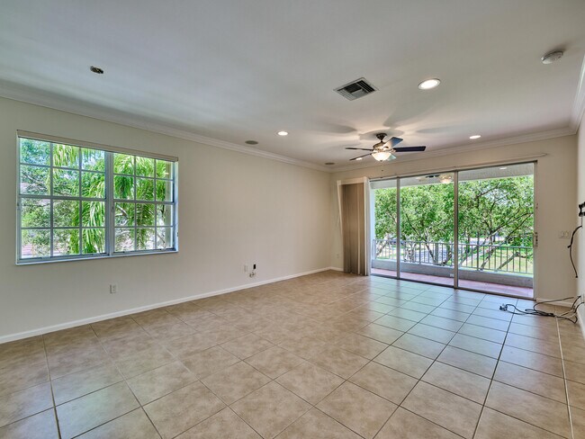 Building Photo - 6436 Bella Cir