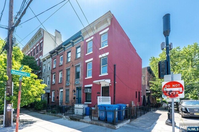 Building Photo - 321 1/2 Pavonia Avenue