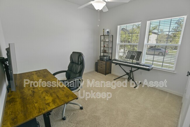 Building Photo - 702 Charity Dr