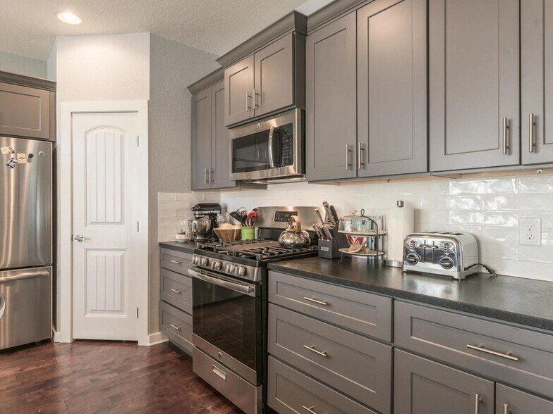 Building Photo - 503 Kemp St