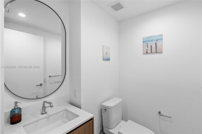 Building Photo - 9221 E Bay Harbor Dr