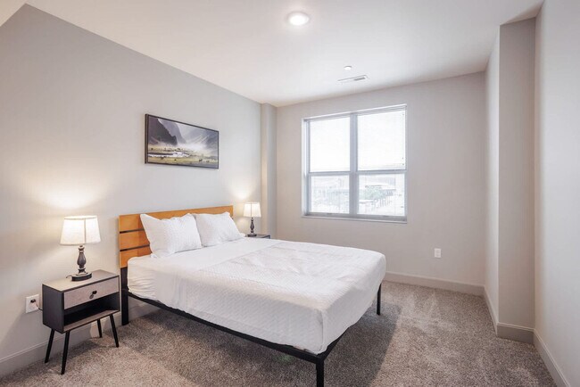 Building Photo - 132 Rosa Parks St