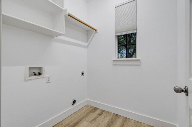 Building Photo - "Stunning 4-Bedroom, 2.5 Bath Oasis with P...