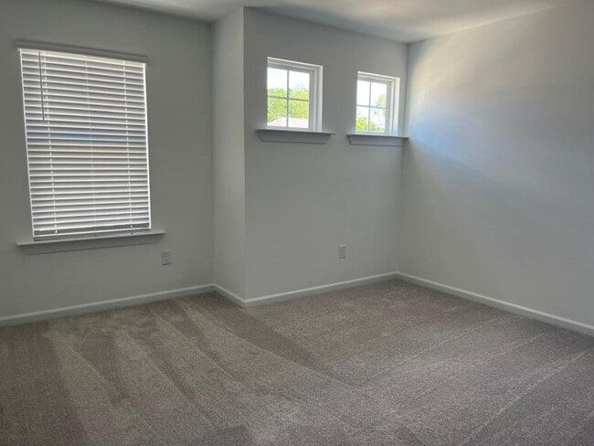 Building Photo - 198 Blue Butterfly Dr