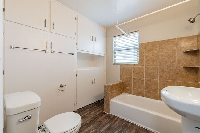 Building Photo - 305-315 N Highland Ave
