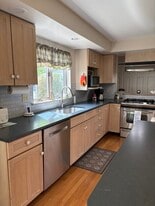 Building Photo - 419 Preble St