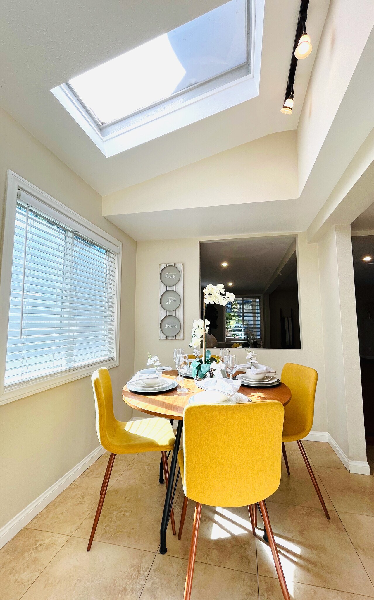 Dining Area - 618 Woodland Dr
