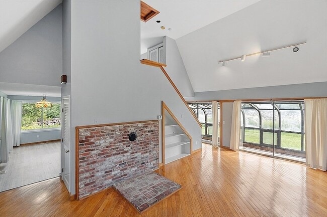 Building Photo - 370 Harwood Ave