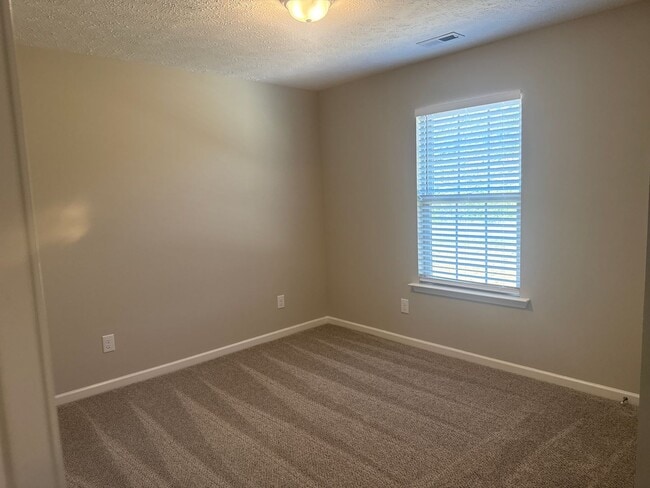 Building Photo - Brand new home in Shelbyville, TN