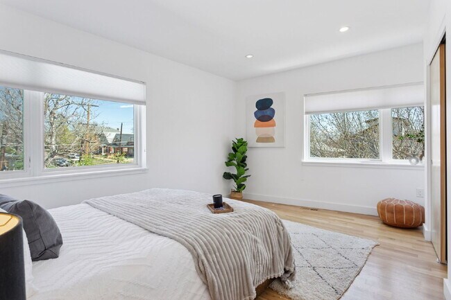 Building Photo - Spacious 5-Bed / 4-Bath home in LoHi for rent