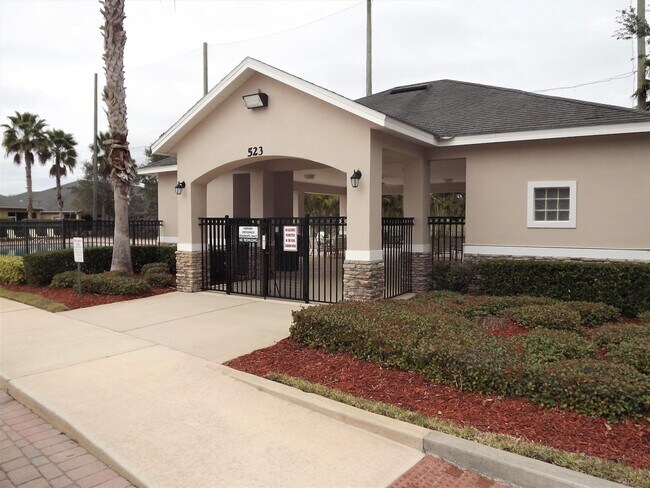 Building Photo - 740 Acadia Ct SE
