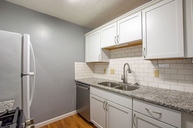 Building Photo - 62-63 Country Club Rd.