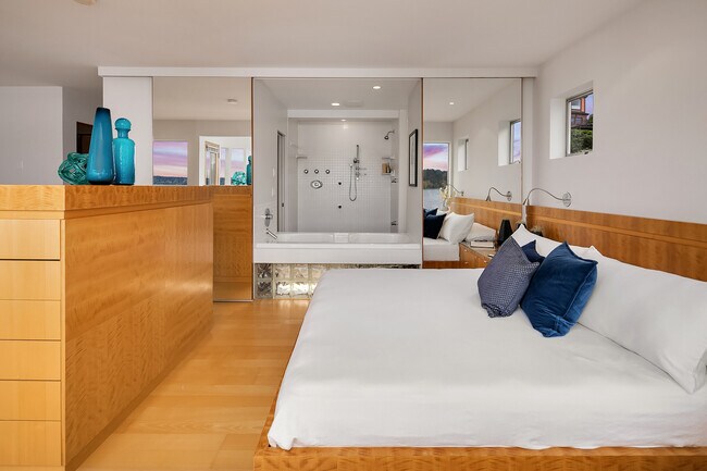 Building Photo - 10514 Riviera Pl NE