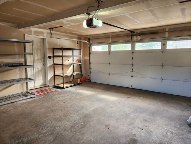 Building Photo - Desirable Home Located In Silverdale