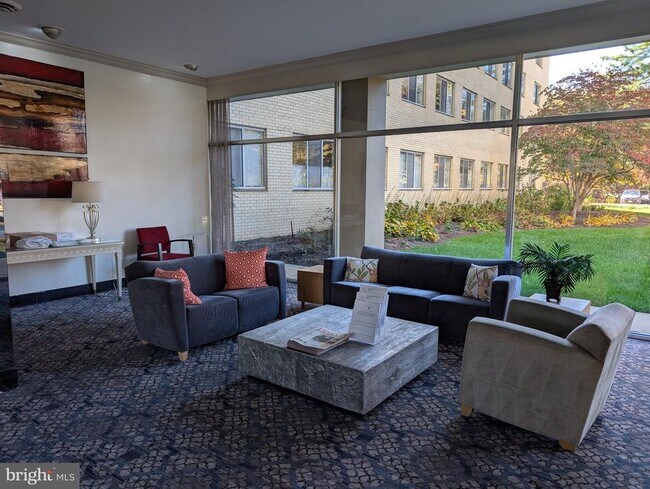 Building Photo - 6641 Wakefield Dr