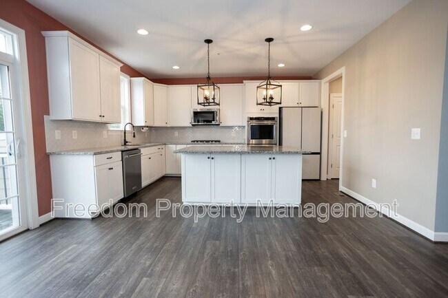 Building Photo - 2425 Morgans Point Dr