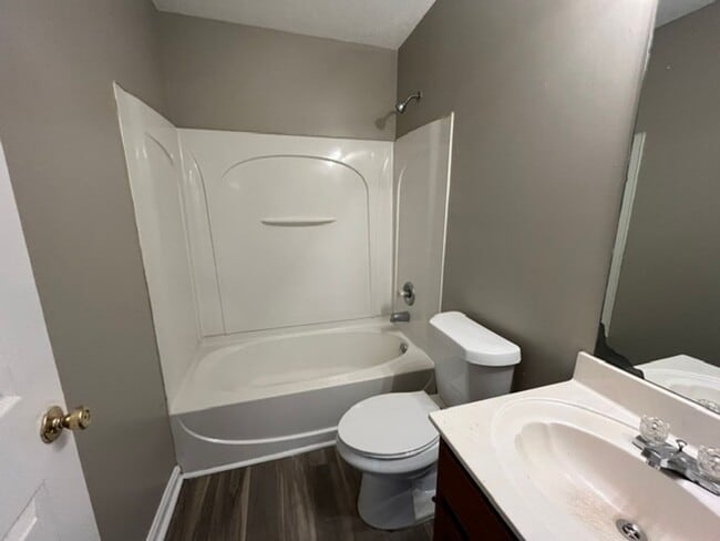 Building Photo - Renovated 3 Bedroom 3 Bath Townhome for Rent!