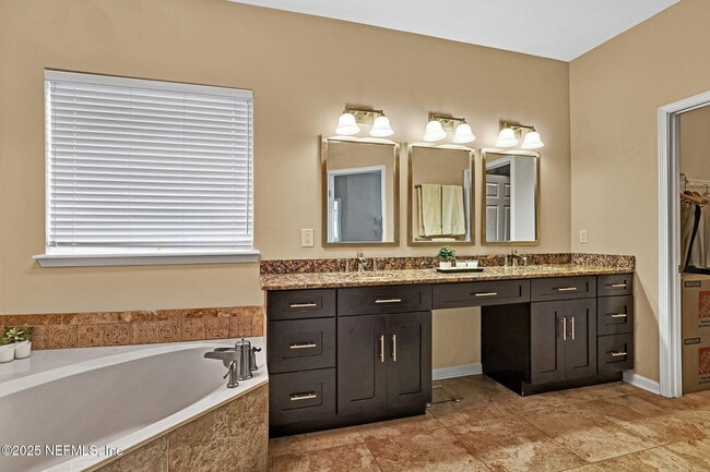 Building Photo - 4389 Seabreeze Dr