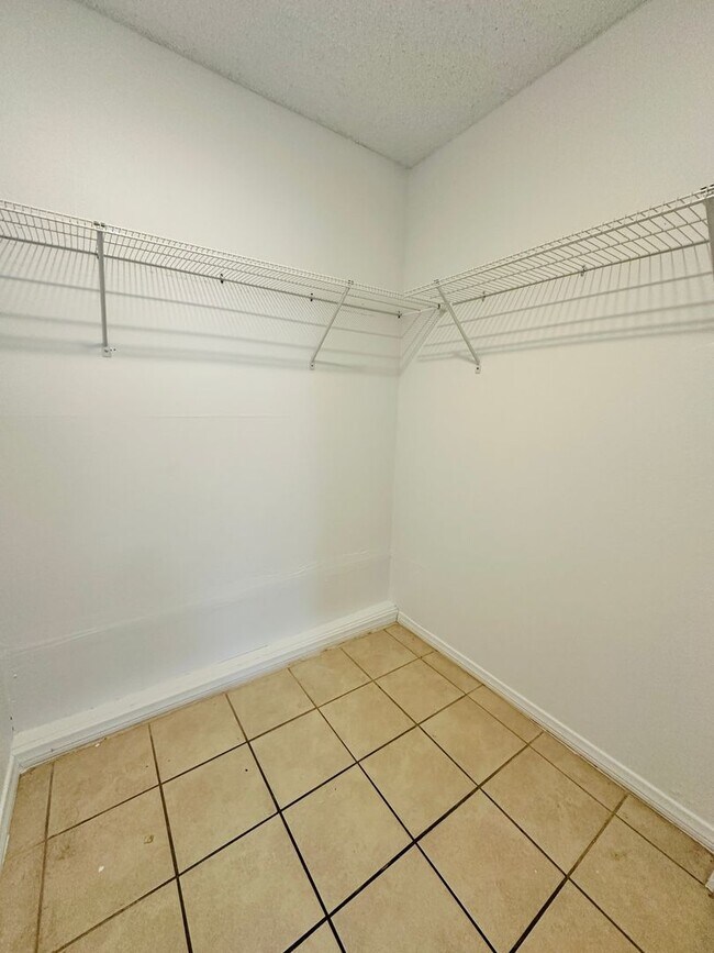 Building Photo - 3620 Ala Dr