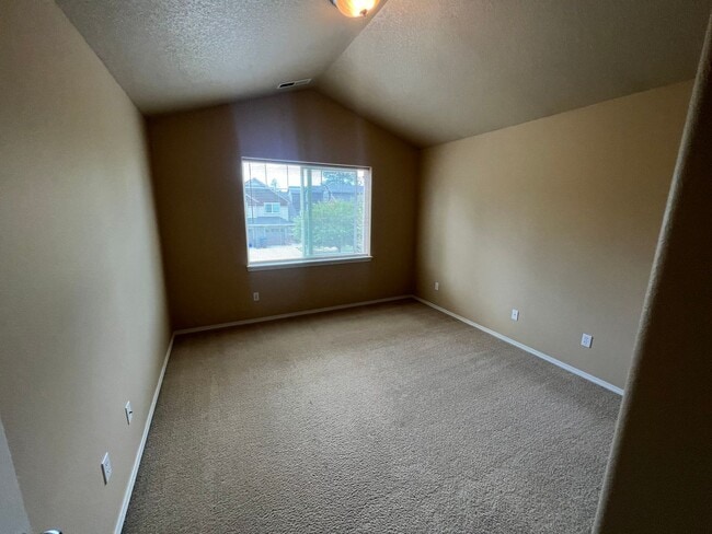 Building Photo - 2 Bed/1.5 Bath Townhome Near the Old Mill - Attached Garage