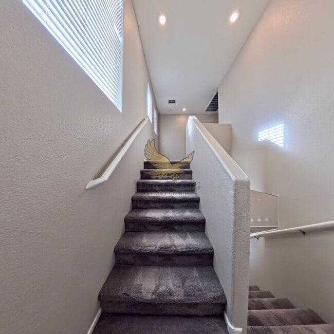 Building Photo - 548 Haunts Walk Ave