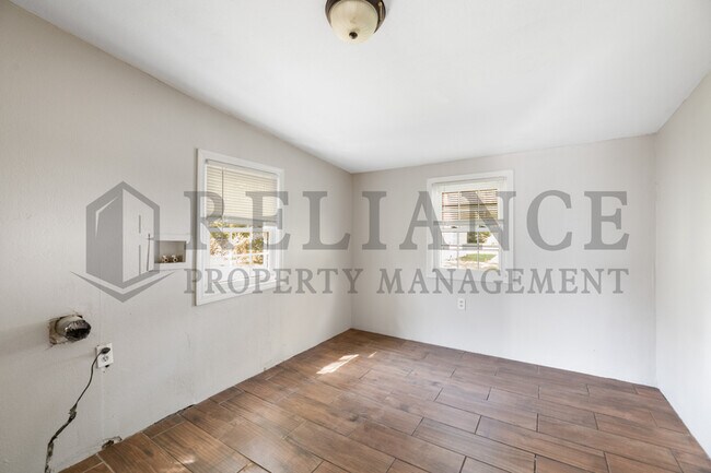 Building Photo - 902 W Wallingford St