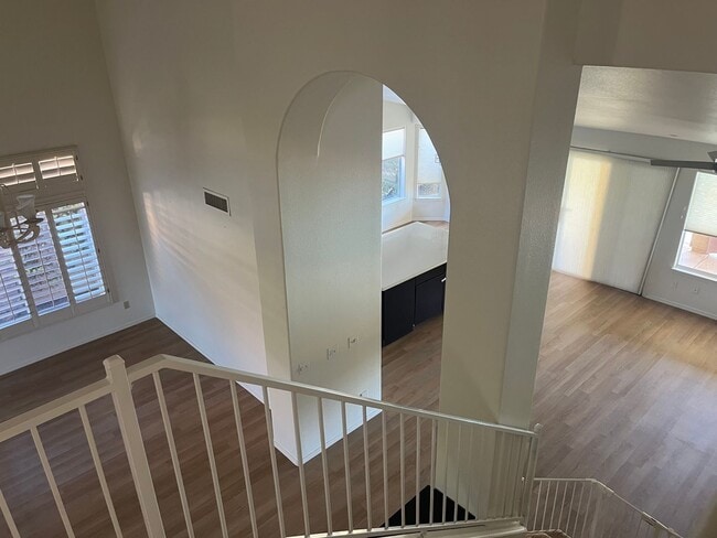 Building Photo - 3721 S Hawthorn Dr