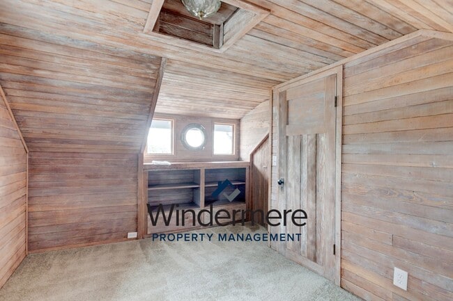 Building Photo - Three Bedroom, Two Bath Waterview