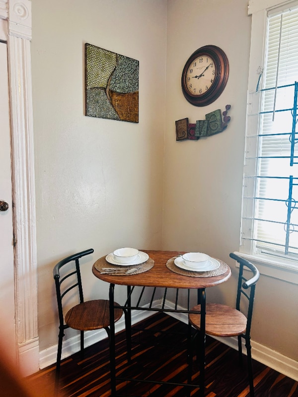 Building Photo - 7353 S Kenwood Ave