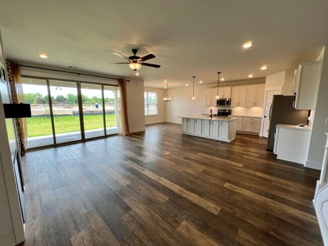Building Photo - Beautiful 4 Bed/ 3.5 Bath Home in Newly Built Rivers Edge!
