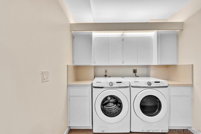 Building Photo - 3650 Whitehall Dr